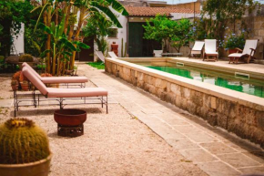 Suites Li Curti, camere con piscina!